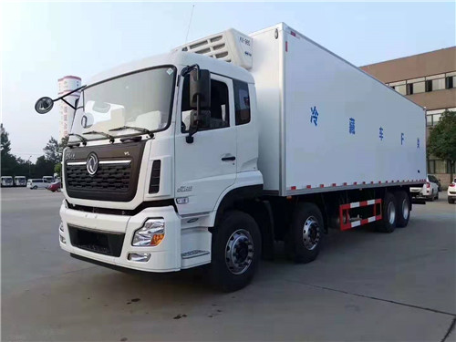 東風天龍前四后八廂長9.6米冷藏車搭載東風雷諾11.2L排量450馬力發動機