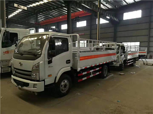 4臺(tái)上駿X100氣瓶運(yùn)輸車馬上發(fā)車