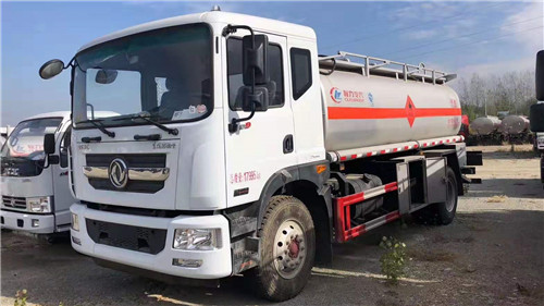 老國標剩下兩臺東風多利卡D9加油車危險品底盤，安全達標已下發，買到就是賺到，歡迎搶購