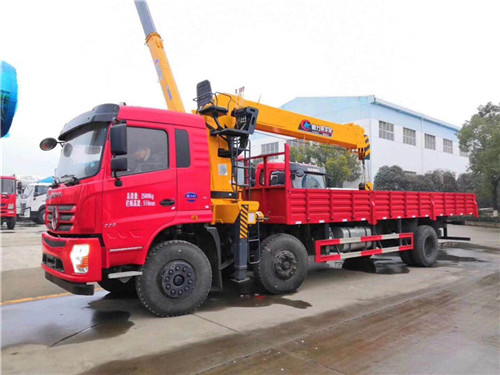 東風暢行小三軸廂長8.5米隨車起重運輸車圖片參數介紹