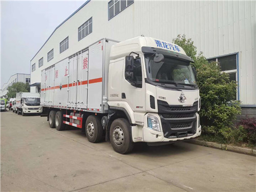 東風柳汽四軸腐蝕性廂式車市場爆破車型，在大噸位額載中，深受大多用戶喜歡