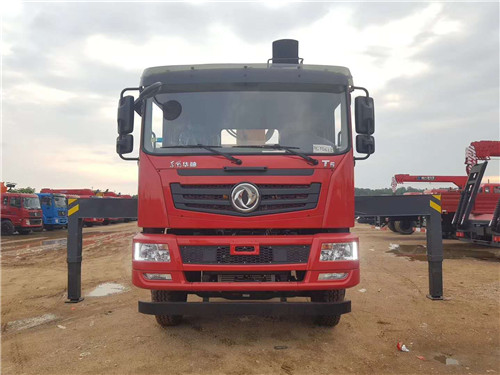 東風(fēng)華神T5質(zhì)尊版后八輪徐工12噸4節(jié)雙聯(lián)泵吊機(jī),廂長(zhǎng)8.5米，四川廣元張總訂購(gòu)的愛(ài)車(chē)