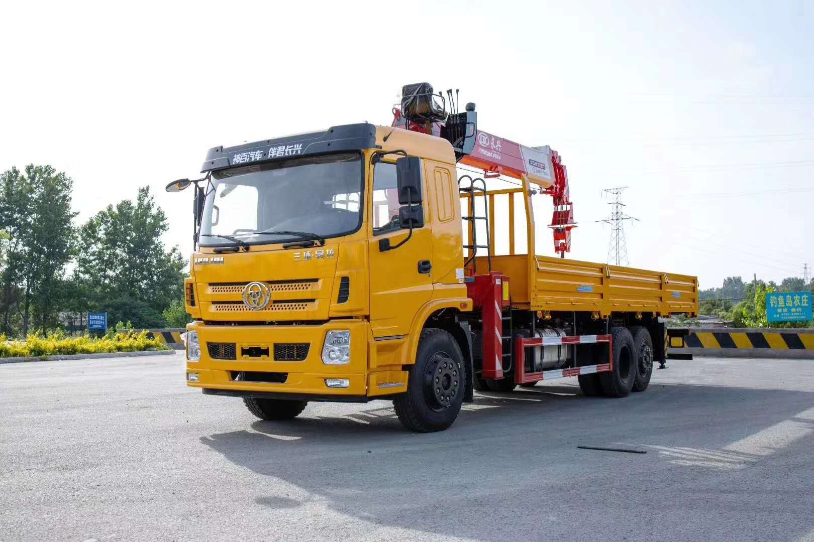 三環昊龍前二后六長興8噸4節升級版吊機,廂長7.1米，匹配玉柴180馬力發動機參數圖片展示