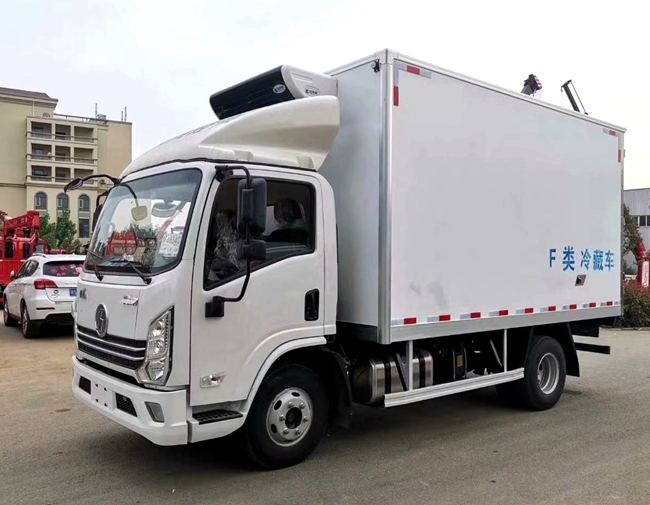 陜汽德龍K3000冷藏車，匹配濰柴130馬力，廂體3.7米，4.1米