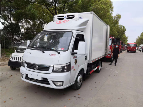 國(guó)六東風(fēng)途逸冷藏車(chē)