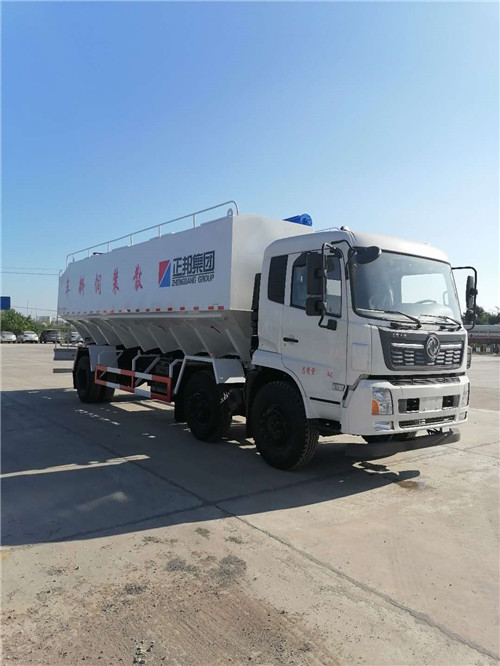 東風天錦小三軸30方飼料車發往云南