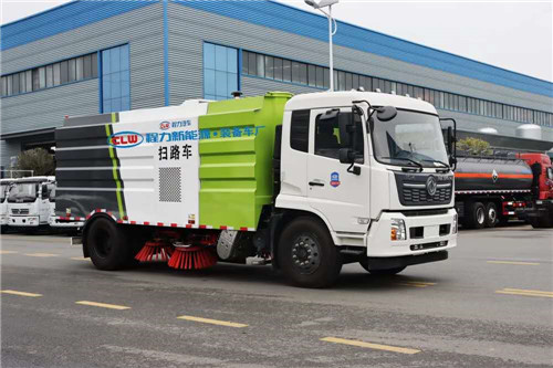 國(guó)六東風(fēng)天錦掃路車(chē)4方水箱/8方塵箱，京牌掃路，可加裝前沖后灑