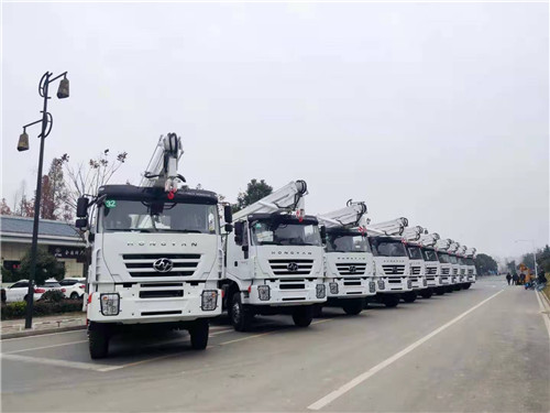 大國重器上汽紅巖，10臺出口上汽紅巖22米高空作業車整裝待發