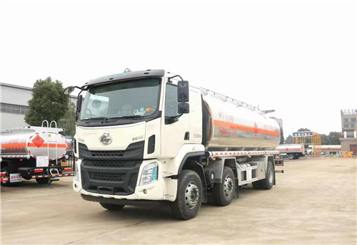 東風(fēng)柳汽國六小三軸運(yùn)油車圖片展示