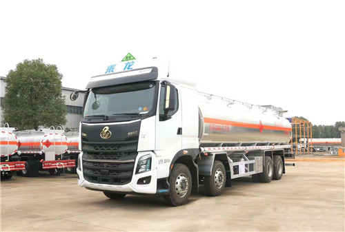 顏值擔(dān)當(dāng)，實(shí)力悍將東風(fēng)柳汽8*4運(yùn)油車(chē)（國(guó)六）全國(guó)熱銷(xiāo)