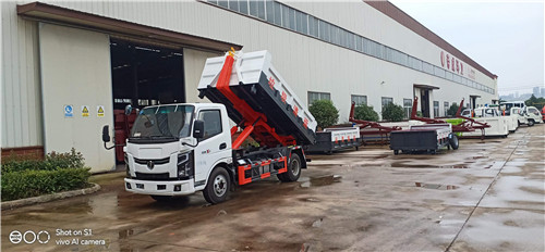 奧施國(guó)六藍(lán)牌勾臂垃圾車，不超重，云內(nèi)150馬力發(fā)動(dòng)機(jī)