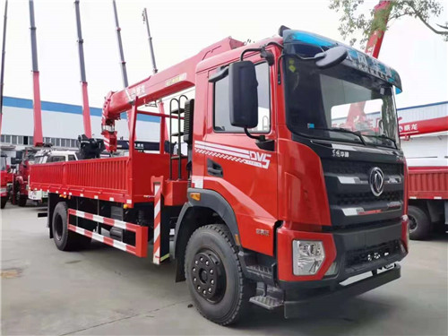 國六東風(fēng)華神DV5隨車吊匹配威龍8噸4節(jié)臂吊機，6.1米貨廂