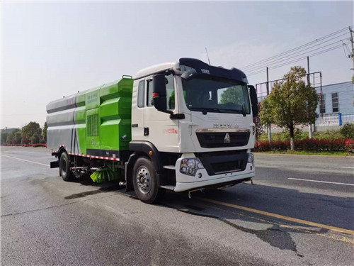 國六重汽豪沃洗掃車現車一臺！調試完畢，隨到隨提，環保免征齊全，上戶無憂！  上戶不交購置稅！   