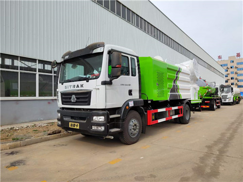 國六重汽汕德卡單橋多功能抑塵車現(xiàn)車！