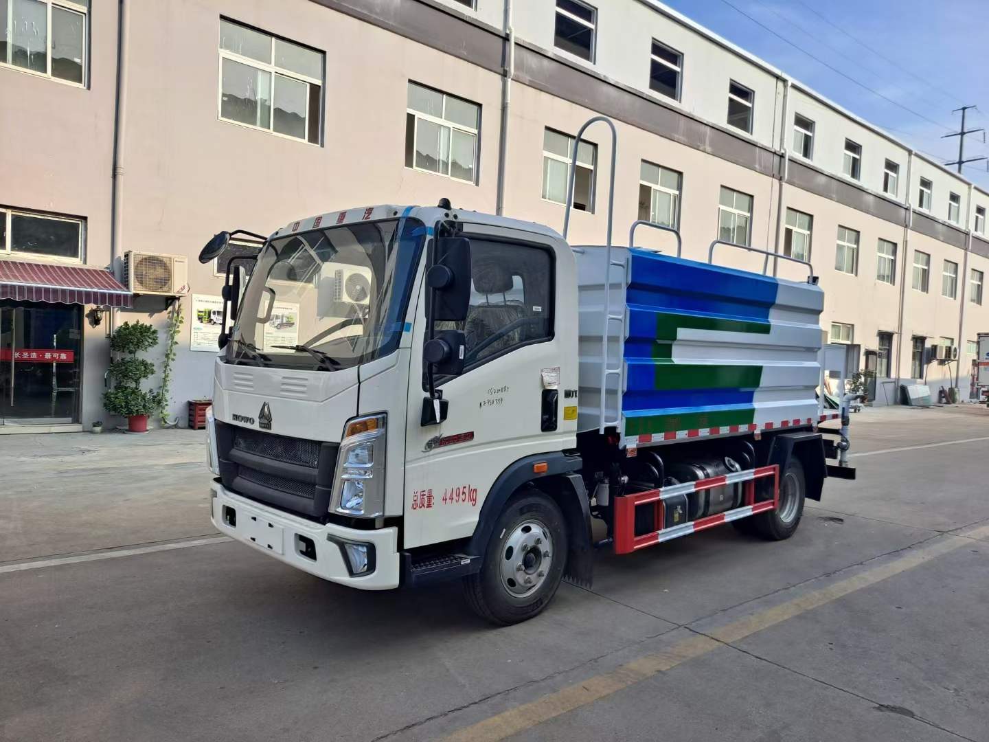 藍牌！上包?牌—重汽豪沃7灑方?水車