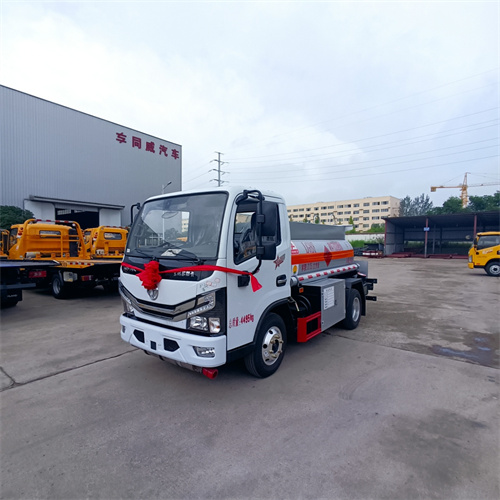 東風多利卡D5汽柴油加油車，最小的加油車，全國包上牌