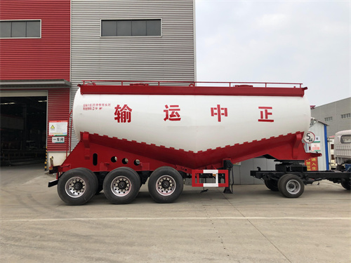 半掛下灰車(chē)推薦：罐體容積：28方（砂漿結(jié)構(gòu)）和32方（水泥結(jié)構(gòu)）