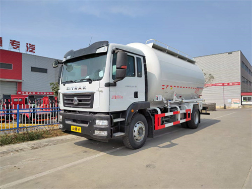 重汽汕德卡單橋粉粒物料運輸車豪華配置，讓你的運輸之旅更加舒適！