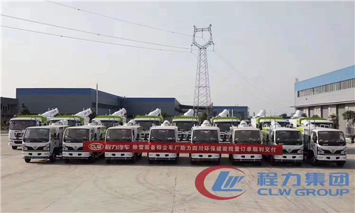 熱烈祝賀四川某環保體系集中采購國六最新款抑塵車批量圓滿發車 (1).jpg