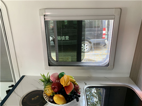 依維柯歐勝C型4-6人旅居房車內飾圖片