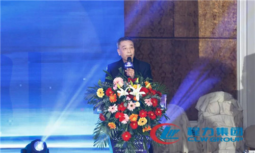 程力汽車集團黨委副書記、常務副總經理程國強作工作報告。 　　程力“四五”規劃即2020年—2024年，產值要達到130億元，其中：程力專汽產值85億元，程力汽車30億，程力重工10億，新能源5億，爭取程力新能源板塊在科創版或香港掛牌上市。利稅3.5億元，出口創匯1億美元。力爭用五年時間，再造一個新程力。