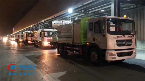 程力集團彰顯大企風(fēng)范，八天交付45臺東風(fēng)天錦抑塵車出口阿聯(lián)酋！