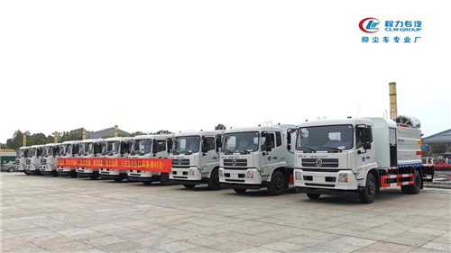 程力集團彰顯大企風(fēng)范，八天交付45臺東風(fēng)天錦抑塵車出口阿聯(lián)酋！