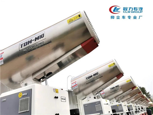 程力集團抑塵車專業廠，程力速度，程力品牌。 國內市場自3月中旬，開工復產擴能以來，各廠突擊疫情期間積壓的訂單和井噴式報復性消費訂單，正如火如荼日夜加班加點趕產。各種大額訂單發車場景，感染著身邊的每一位員工，有的用戶為搶訂專用汽車和應急裝備，排隊爭搶簽約支付定金，不少用戶提著全款等候在車間，產品下線就被搶購一空，出現了一車難求的壯觀局面。小編特編輯幾組場景圖片，以饗讀者。