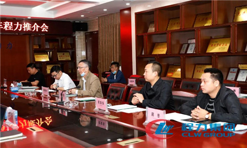 程力汽車集團總經理助理、財務總監袁昌才，帶領指揮車廠、智能廂式車廠、房車廠、救護車廠、消防車廠、救險車廠、應急消防車廠等負責人參加了項目對接觀摩及座談。