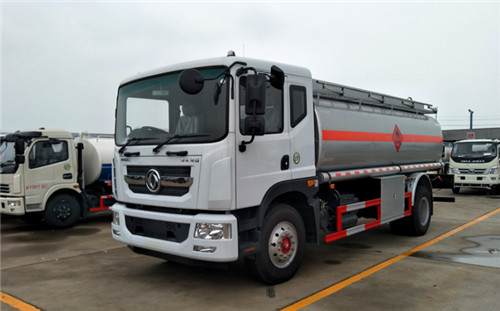 東風(fēng)多利卡D9運(yùn)油車(chē) (1).jpg