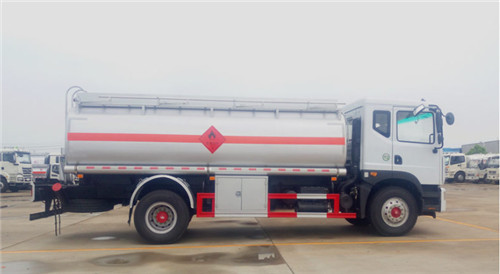 東風(fēng)多利卡D9運(yùn)油車(chē) (3).jpg