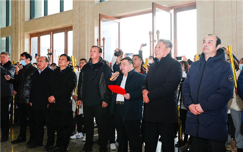 2020年三月份以來，程力專汽及應急產品的生產銷售一直持續(xù)快速的攀升，平均增長速度超過了20%，遙遙領先于同行業(yè)的其他生產廠家，高于歷史同期增長水平，打了一個漂亮的翻身仗，截止12月25日上午10：38分，專汽產值提前6天順利完成75.58億，交出了一份令人滿意的答卷。