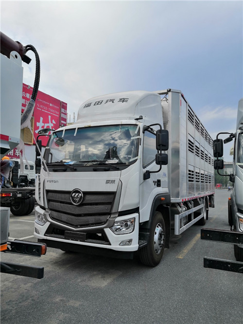 福田歐航7.8米國六畜禽運(yùn)輸車