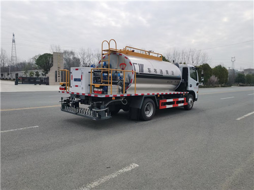 東風(fēng)5-6方智能型瀝青灑布車(chē) (2).jpg