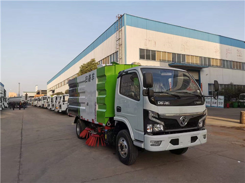 東風小多利卡國六掃路車 (1).jpg