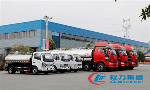 國六解放13噸鮮奶運(yùn)輸車