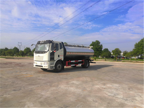 國六解放13噸鮮奶運(yùn)輸車