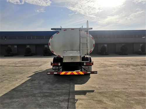 國六解放13噸鮮奶運(yùn)輸車