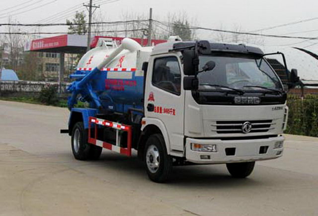 國四東風多利卡吸污車
