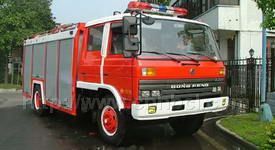 東風145泡沫消防車