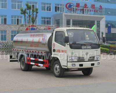 國(guó)四東風(fēng)福瑞卡5-6方奶罐車