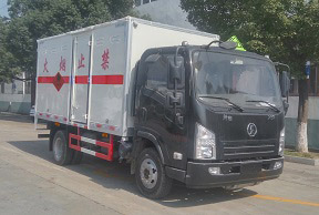 陜汽易燃液體廂式運(yùn)輸車(chē)